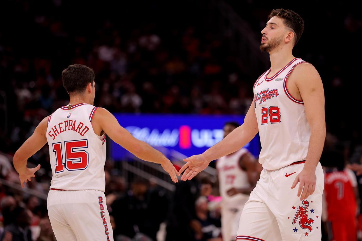 爱游戏官方网站-首秀26+11+5！火箭弃将爆发，只拿底薪远胜申京，斯通不该放走他