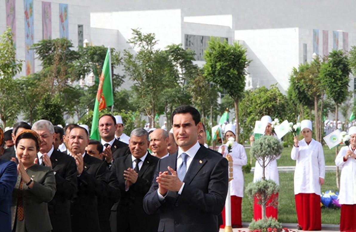 爱游戏在线登录-这才是铁哥们!还清中国81亿欠债,赠百亿大礼,西方各国都眼红