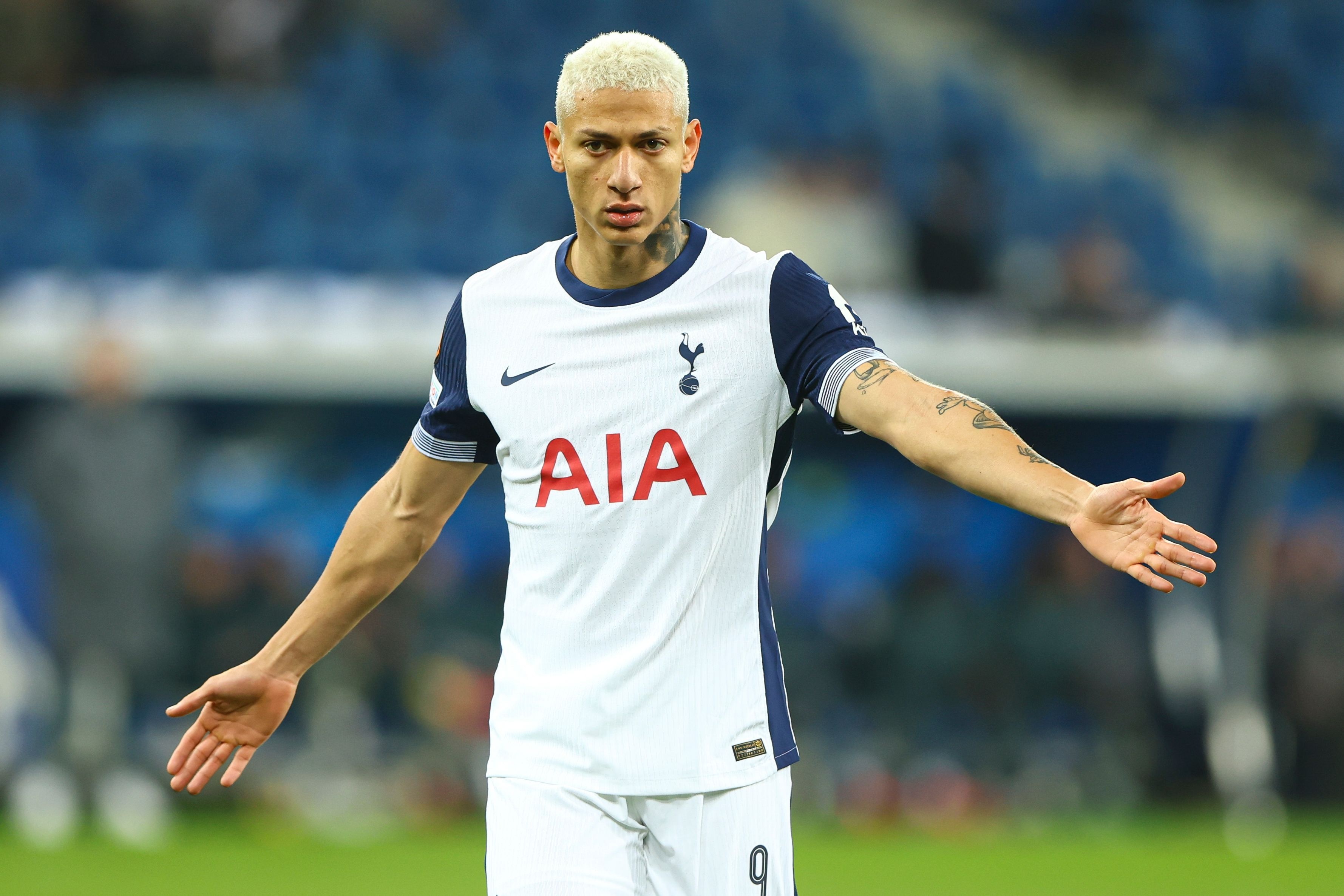 爱游戏在线登录-小雷、基恩称赞索兰克、里沙利松:他们是支点,让热刺有了出球点